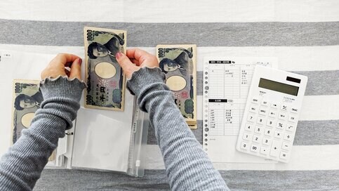 月収20万円でも年100万円貯められる。赤字を絶対つくらない家計術