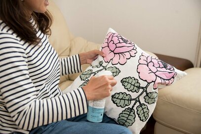 ハウスダストが潜むのはココ！スプレーを使って手軽に対策を