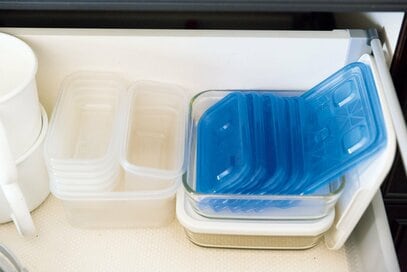 かさばる保存容器や充電コード…すっきり収納する簡単テク