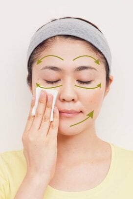 こすらず、ふき取るが正解！クレンジングシートの正しい使い方