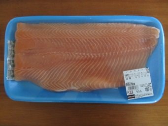 大人気サーモンも値下がり中