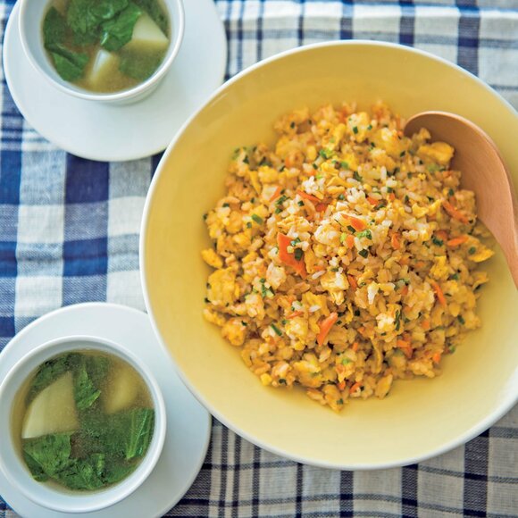 鮭フレークとネギのチャーハン