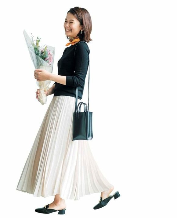 お花を持つ女性