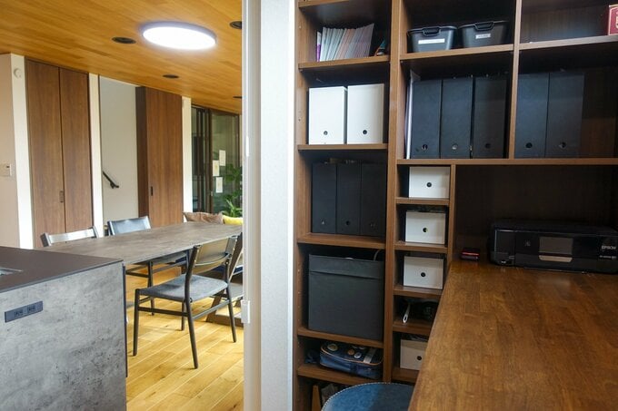 ワークスペースからダイニングを見る