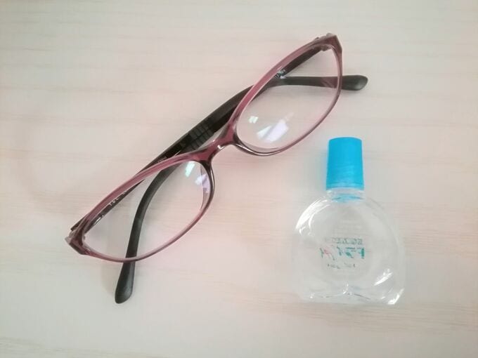 老眼鏡と目薬