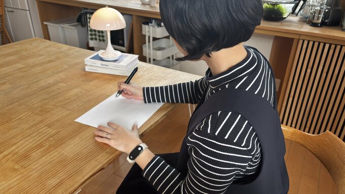 メモに書き出すことで、頭のなかだけで考えるよりもすっきりします