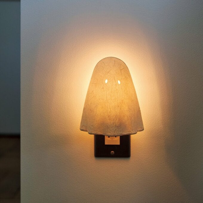 おばけの形をした足元灯