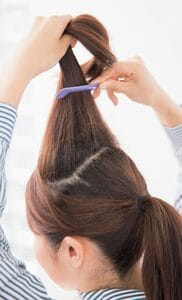 頭皮に対して垂直