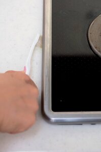 立ち上がりの隙間は古歯ブラシで