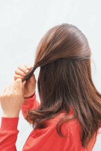 プチ“くるりんぱ”でゆるハーフアップ1