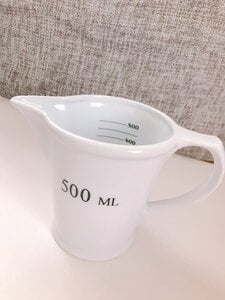 大容量の計量カップ