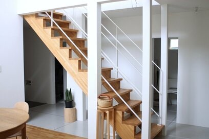 オープンな階段を家の中心に配置。3年暮らして感じた、よい＆悪い点