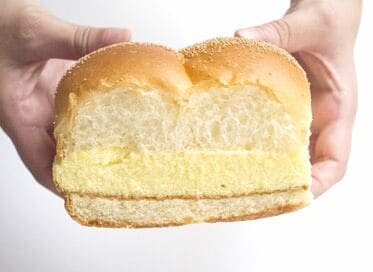 チョコにピーナッツ、4つの食感のドーナツ＜甲斐みのりの地元パンめぐり＞