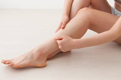 「脚のむくみ」に食べるといいもの、やるべき運動。寝てもパンパンなときは病院へ