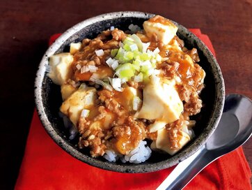 山本ゆりさんの絶品麻婆丼＆炊き込みご飯。簡単なのに満足度大