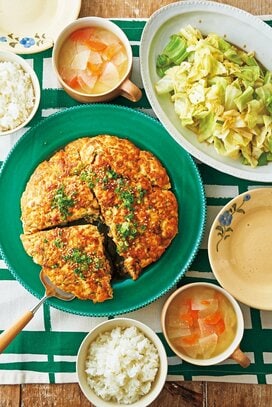 鶏胸肉を使ったインパクト大のつくね献立。手間抜きなのに食卓が映える＜1週間5000円献立・火曜日＞