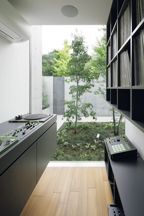 夫の書斎とDJブース