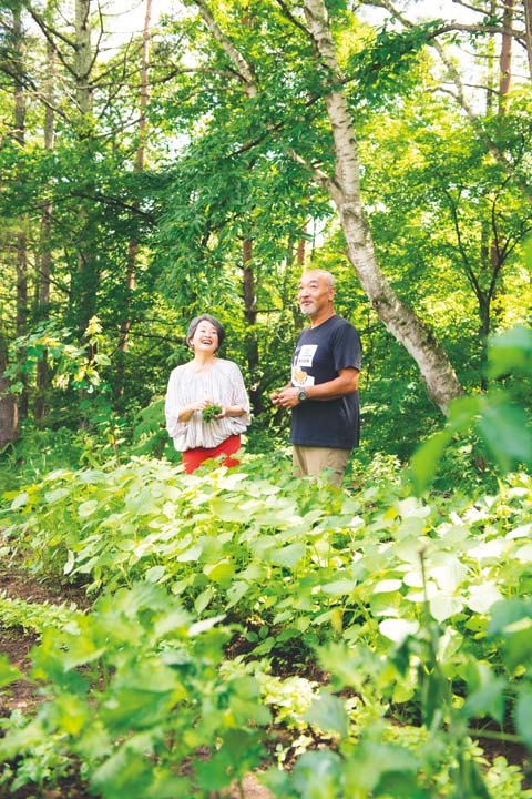 仲睦まじく暮らす西垣内さん夫妻