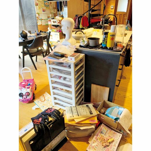 片づける前のLDK