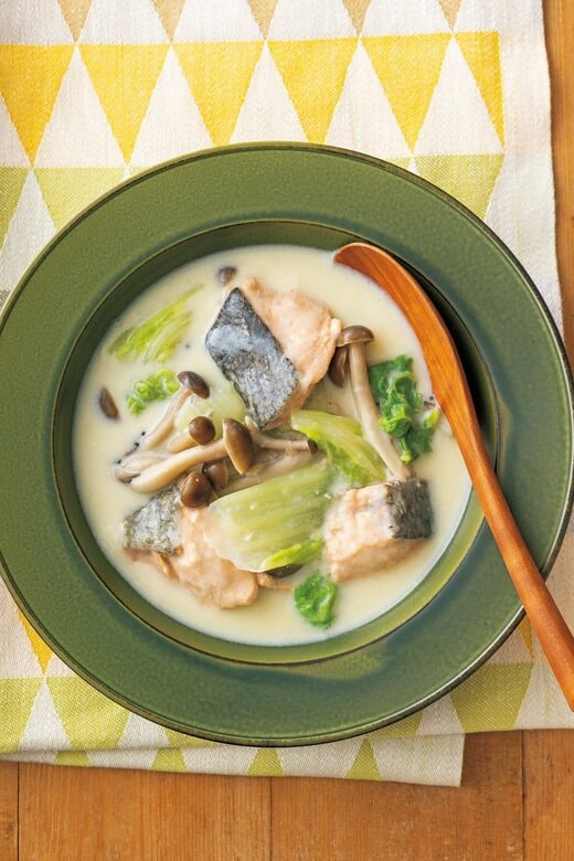 鮭と白菜の酒かす豆乳シチュー