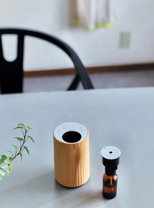 テーブルの上のお香