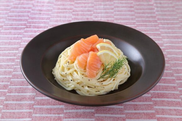 ノルウェーサーモンのレモンクリームパスタ