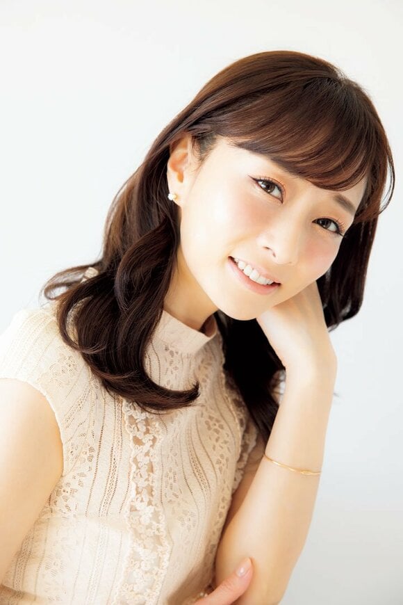 セミロングヘア女性