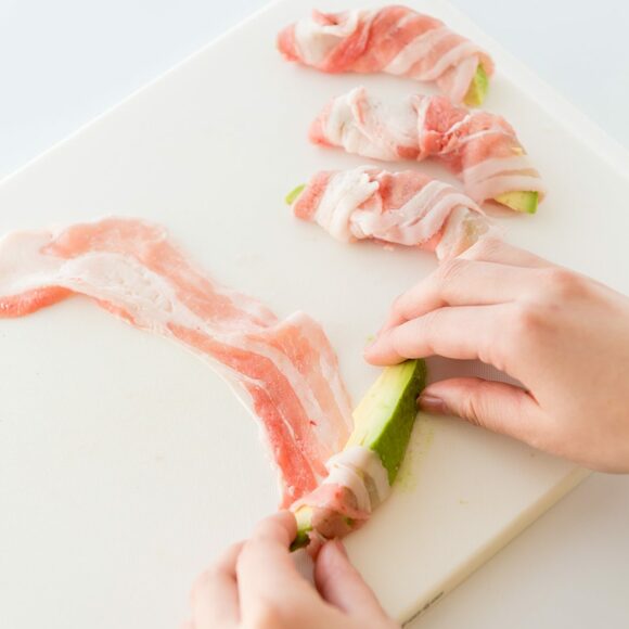 ＜POINT＞薄切り肉も中にアボガドを巻けば、糖質を上げずにボリュームが出せる02