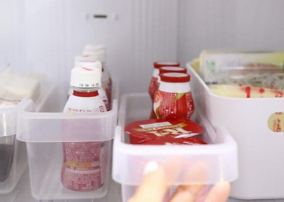 100円ショップの半透明のボックス