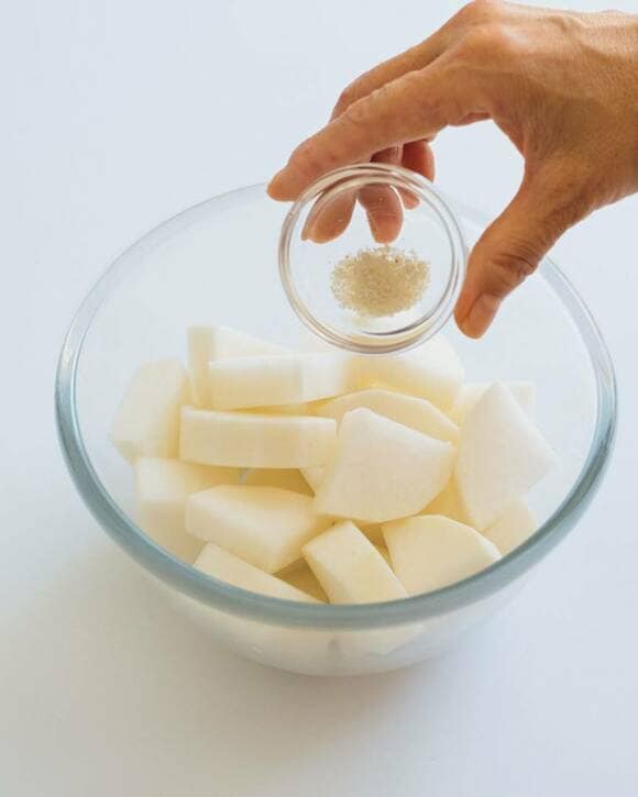 ボウルにカットした大根