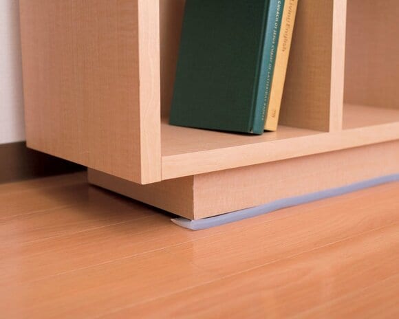 家具に転倒防止グッズをつける