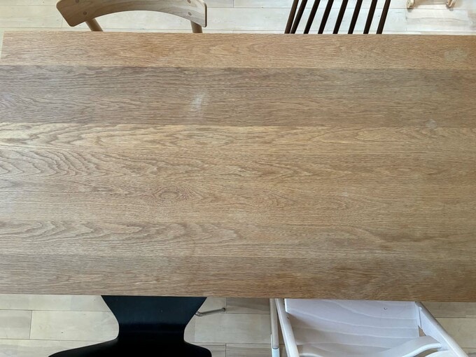 ホワイトオーク集成材のオイル塗装のダイニングテーブル