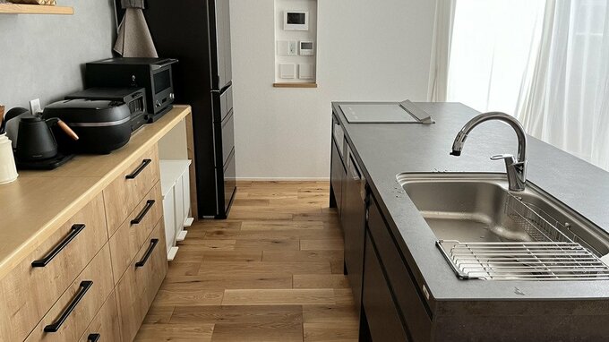 キッチンを横から見る