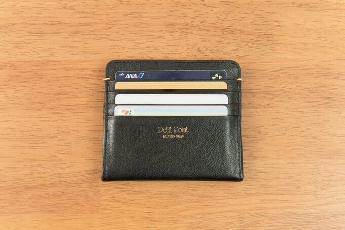 黒いお財布にカード