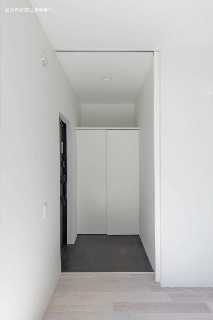 引き戸を閉めればすべて隠せる土間収納