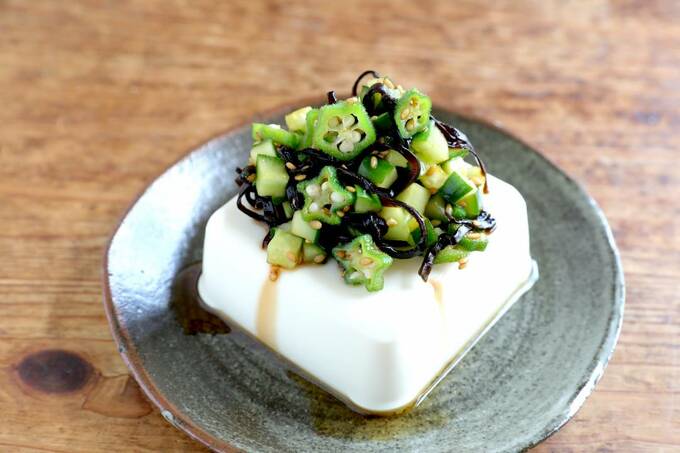 キュウリとオクラの塩昆布やっこ