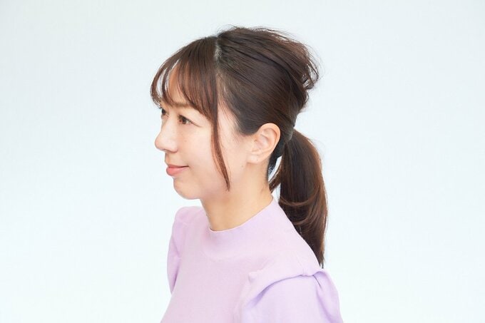 ボサボサヘアの女性