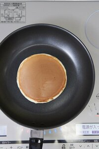 「しっかり混ぜる」と薄めで、しっとりした焼き上がりに