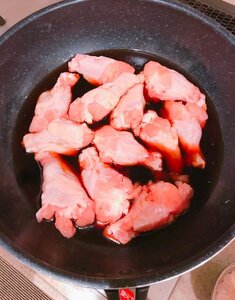 そこへお肉を入れ…