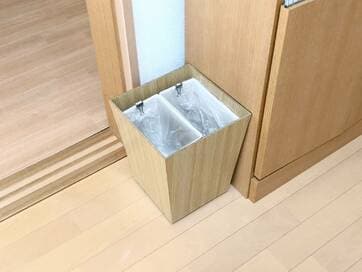 ゴミ箱の中にゴミ箱2つ！分別と床掃除がラクになる新アイデア