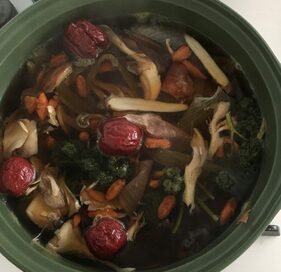 余ったタマネギの皮を煮出したら、おいしいスープに！残り野菜の片づけにも