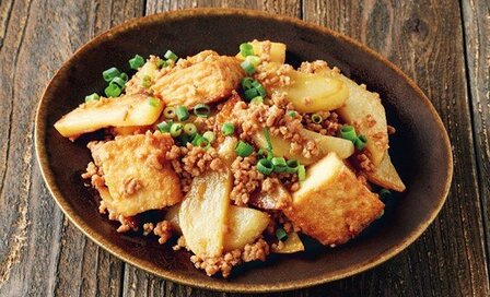 10分で完成！やみつき「ピリ辛麻婆ポテト」。厚揚げで食べごたえも抜群