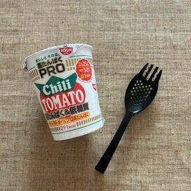 ダイソー110円の「カップ麺専用スプーン」に大興奮。具材も短い麺も残さず食べきれる