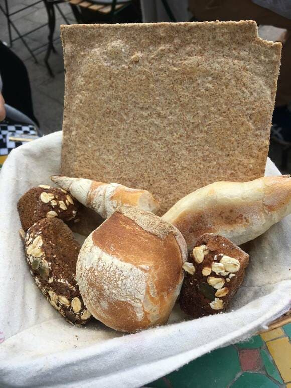 カゴに入ったパン