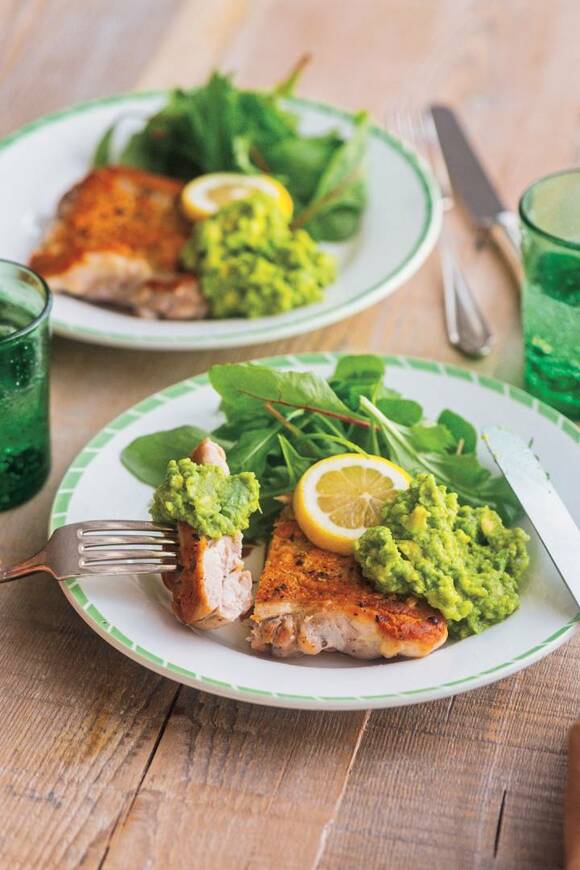 チキンのペッパーソテーアボカドサルサのっけ