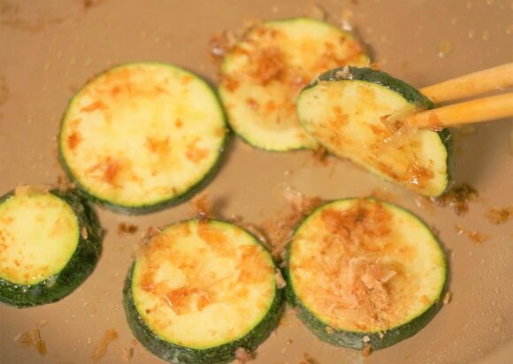 輪切りにしたズッキーニ
