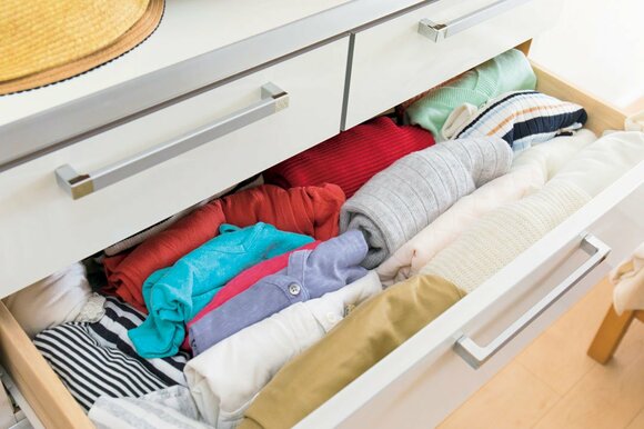 引き出しの中たたんだ衣類