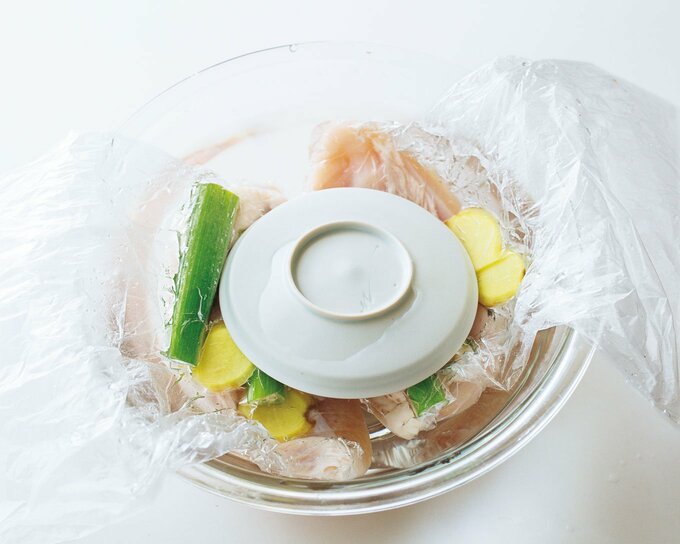 食材の上に平皿