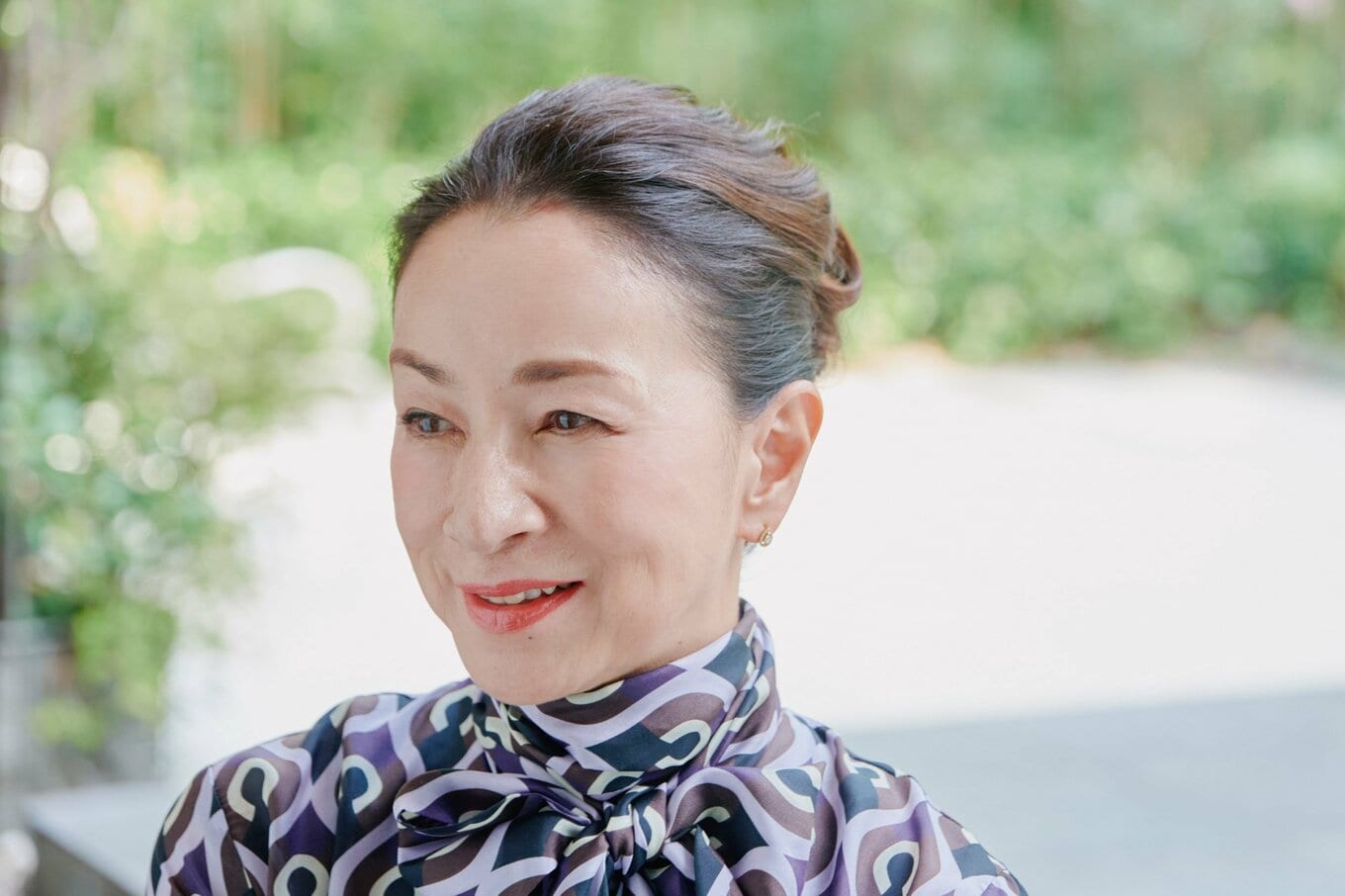 [写真](1ページ目)原田美枝子さん、60代で感じる変化。人生の経験を重ねて「生きることを俯瞰して見れるように」 | ESSEonline ...
