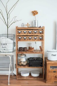 オープンシェルフは目線の高さに余白をつくりディスプレースペースに